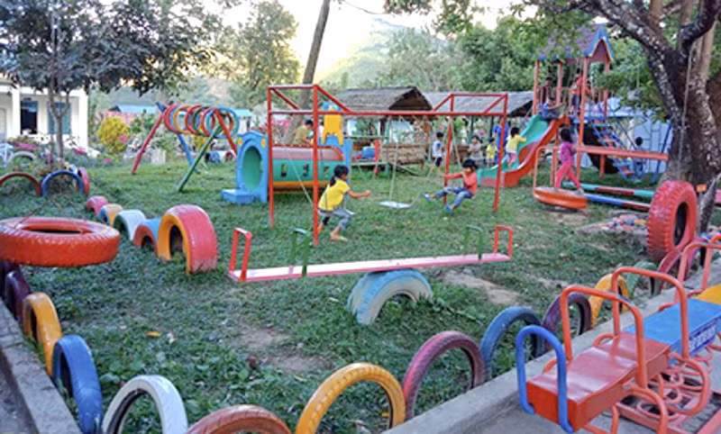 Không gian và đồ chơi ngoài trời cho trẻ do nhà trường kêu gọi các mạnh thường quân hỗ trợ