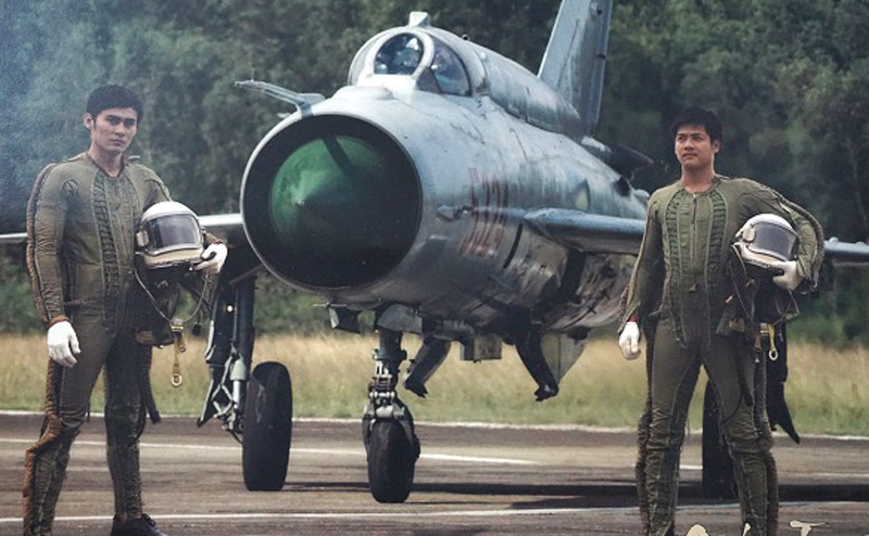 Chuẩn bị xuất kích - Cảnh trong phim Cao hơn bầu trời. Chuẩn bị xuất kích - Cảnh trong phim Cao hơn bầu trời.