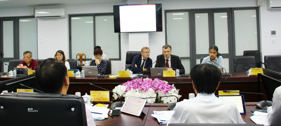 Ông Hervé Conan, Giám đốc văn phòng AFD Việt Nam làm việc với lãnh đạo UBND tỉnh Vĩnh Long. Ông Hervé Conan, Giám đốc văn phòng AFD Việt Nam làm việc với lãnh đạo UBND tỉnh Vĩnh Long.