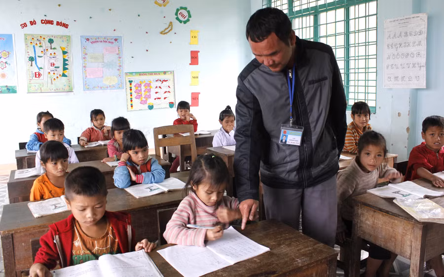 Thầy giáo A Hao Trường tiểu học xã Mường Hoong