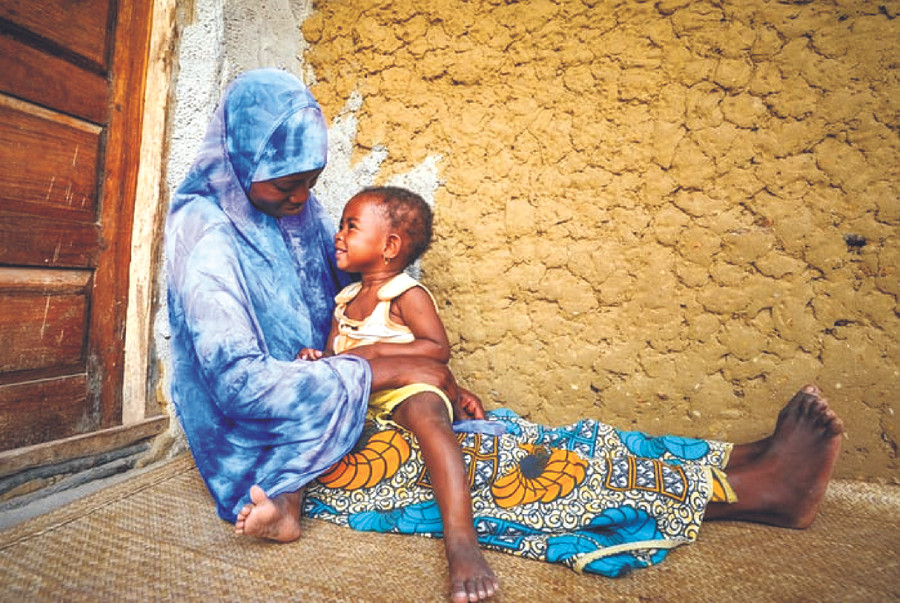 Majuma Julio, 17 tuổi và con gái 2 tuổi