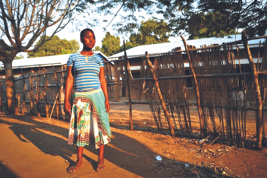 Lucy Anusa trở thành mẹ ở tuổi 15