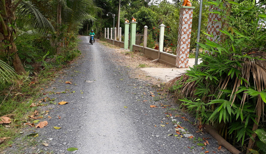 Con đường rải đá do bà Châu khởi xướng thực hiện Con đường rải đá do bà Châu khởi xướng thực hiện