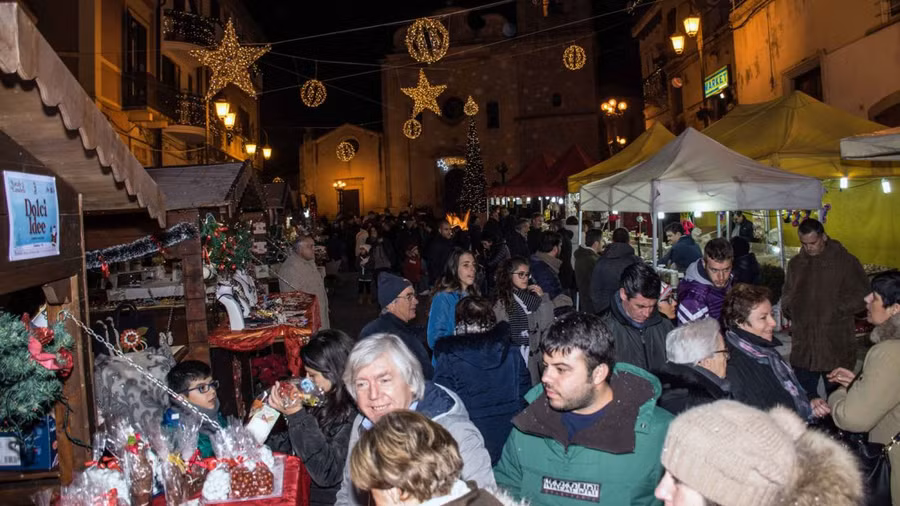 Du khách tìm đến Candela trong những dịp lễ