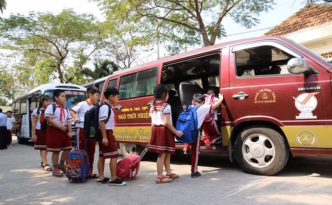 Xe đưa đón học sinh