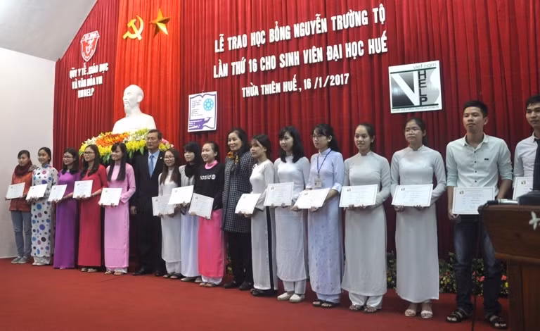 Cần đa dạng hóa đối tượng được xét tặng học bổng