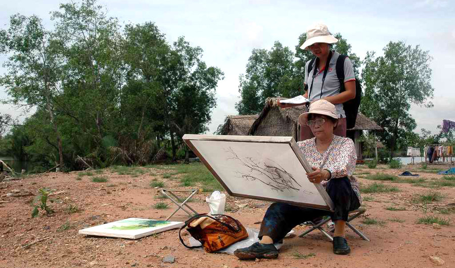 Họa sĩ Nguyễn Thị Tâm trong một chuyến đi sáng tác Họa sĩ Nguyễn Thị Tâm trong một chuyến đi sáng tác