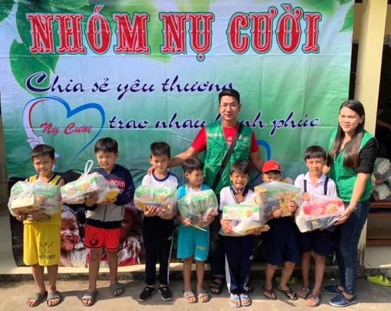 Nhóm “Nụ cười” đồng hành cùng học sinh khó khăn