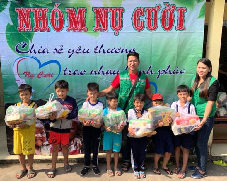 Nhóm “Nụ cười” đồng hành cùng học sinh khó khăn