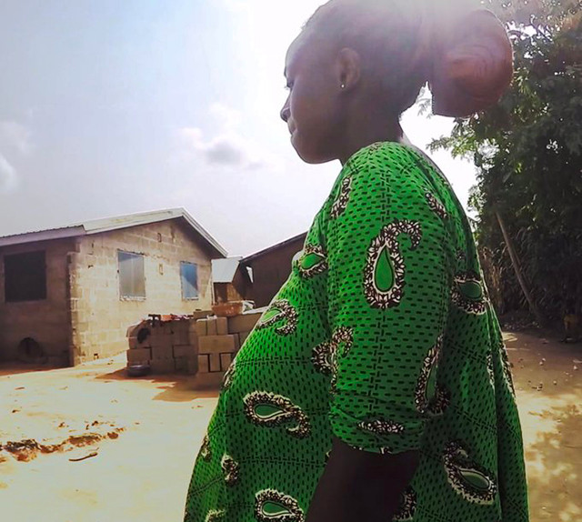 Phụ nữ có thai phải đi nơi khác sinh đẻ. Phụ nữ có thai phải đi nơi khác sinh đẻ.