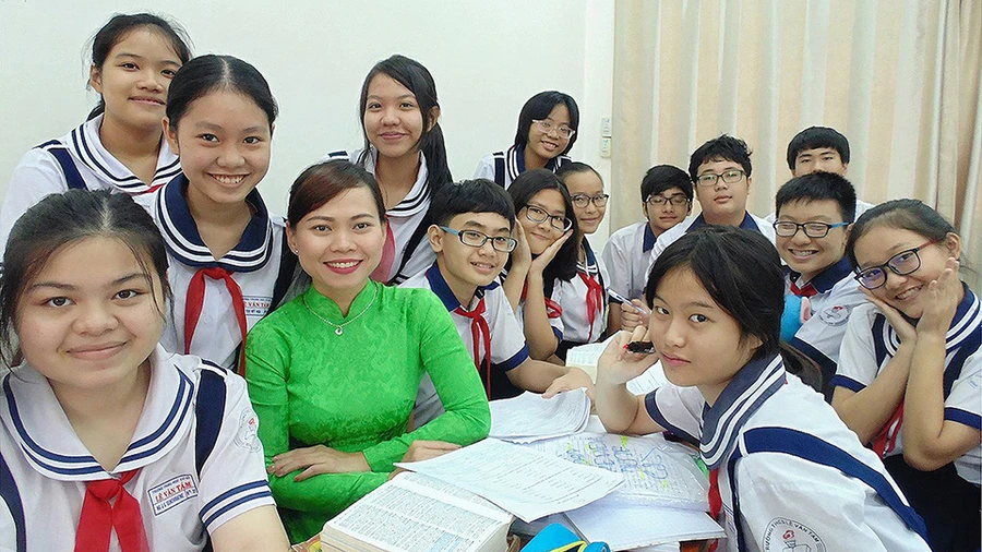 Hình ảnh thân thiện của cô trò Trường THCS Minh Đức, quận 1, TPHCM