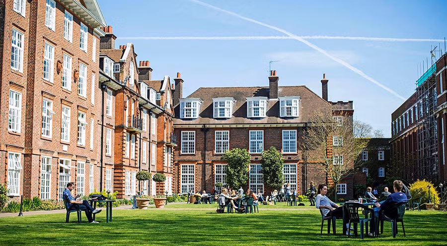 Theo bảng xếp hạng truyền thống, đa số các trường top đầu là ĐH Mỹ