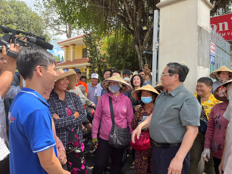 Thủ tướng Phạm Minh Chính thăm hỏi, động viên người dân tại TP.Vĩnh Long. Thủ tướng Phạm Minh Chính thăm hỏi, động viên người dân tại TP.Vĩnh Long.