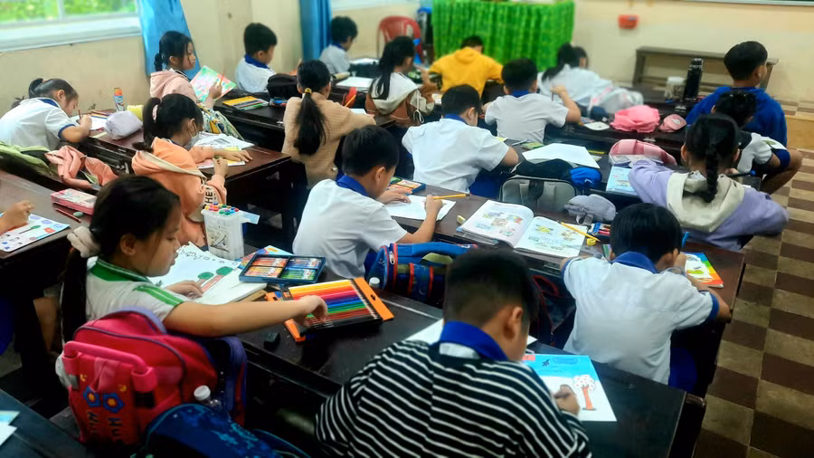 Trước khai giảng, giáo viên tập trung ôn tập củng cố kiến thức cho học sinh.