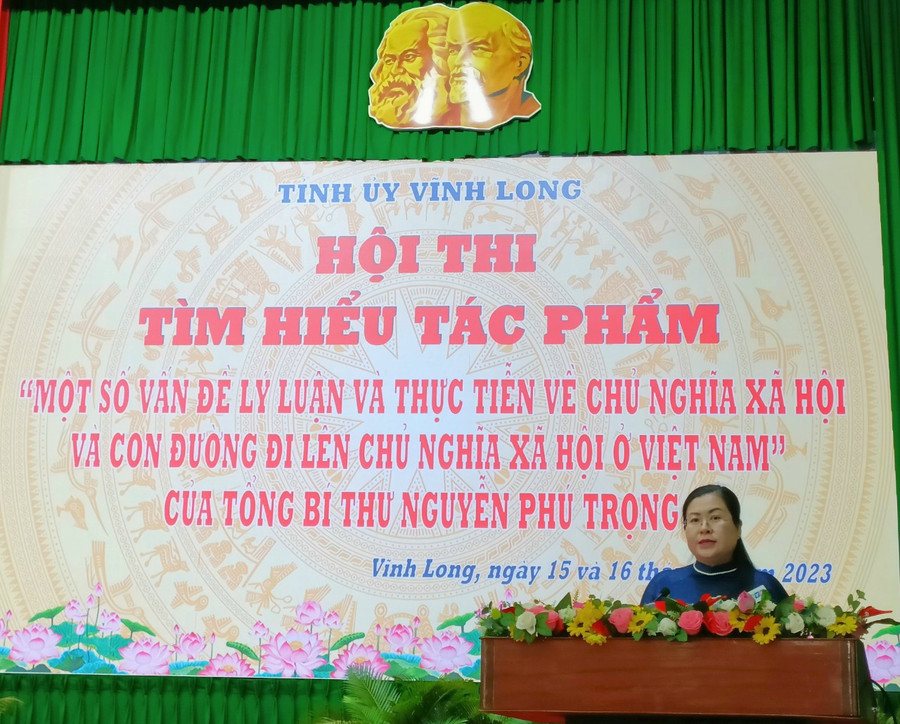 Bà Nguyễn Thị Minh Trang, Trưởng Ban Tuyên giáo Tỉnh ủy phát biểu khai mạc hội thi. Bà Nguyễn Thị Minh Trang, Trưởng Ban Tuyên giáo Tỉnh ủy phát biểu khai mạc hội thi.