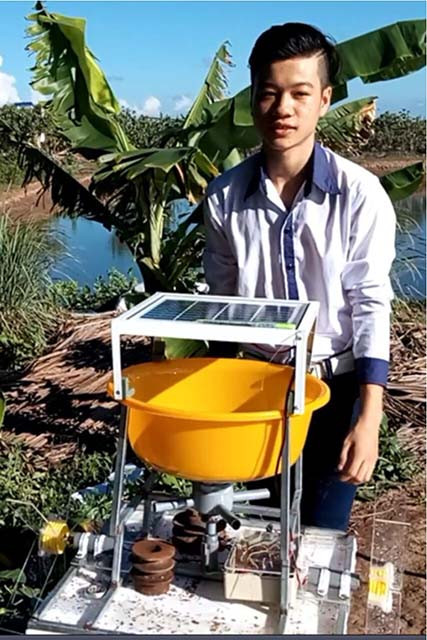 Hồ Thiên Phúc bên sản phẩm máy cho tôm ăn công nghệ không dây Hồ Thiên Phúc bên sản phẩm máy cho tôm ăn công nghệ không dây