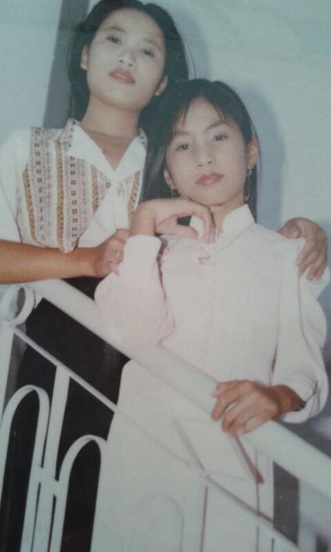 Thủy Tiên (phải) và mẹ thời thơ ấu. Thủy Tiên (phải) và mẹ thời thơ ấu.