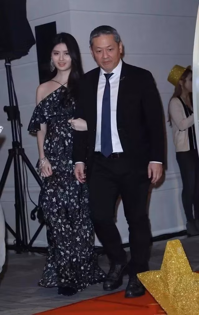 Nhan sắc gợi cảm của con gái độc nhất gia tộc tỷ phú Đài Loan ảnh 3