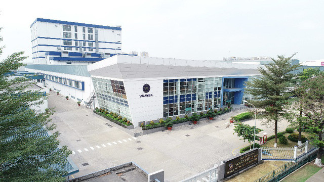 Toàn cảnh 1 trong những nhà máy sữa bột hiện đại của Vinamilk với công suất lên đến 54.000 tấn sữa bột/năm Toàn cảnh 1 trong những nhà máy sữa bột hiện đại của Vinamilk với công suất lên đến 54.000 tấn sữa bột/năm