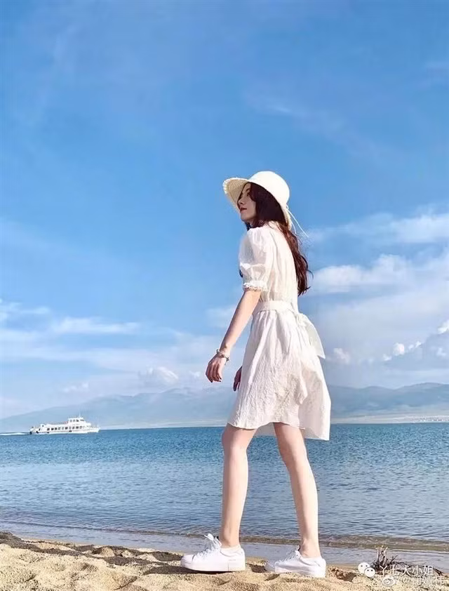 4 kiểu váy trắng mặc lên hack ngay 5 tuổi, diện đi làm hay đi chơi cũng max xinh - Ảnh 5.