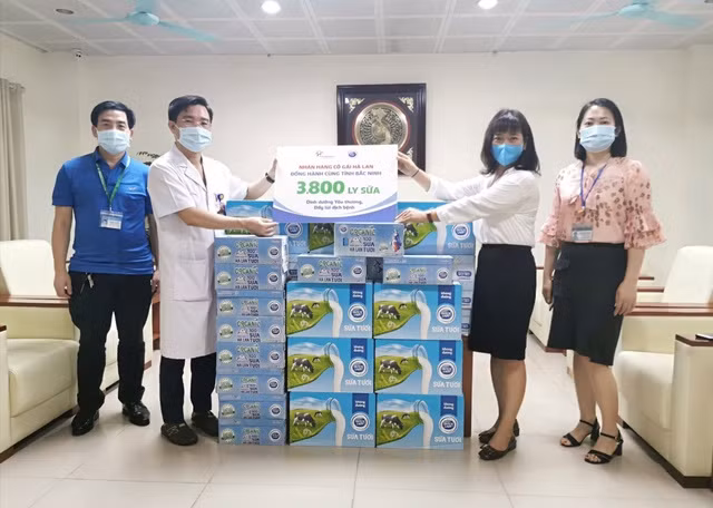 Cô Gái Hà Lan tiếp tục mang 450.000 ly sữa yêu thương, tiếp sức cho tâm dịch vững vàng - Ảnh 3.