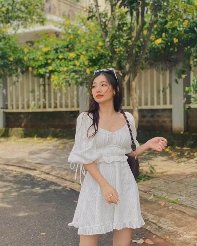 4 kiểu váy trắng mặc lên hack ngay 5 tuổi, diện đi làm hay đi chơi cũng max xinh - Ảnh 10.