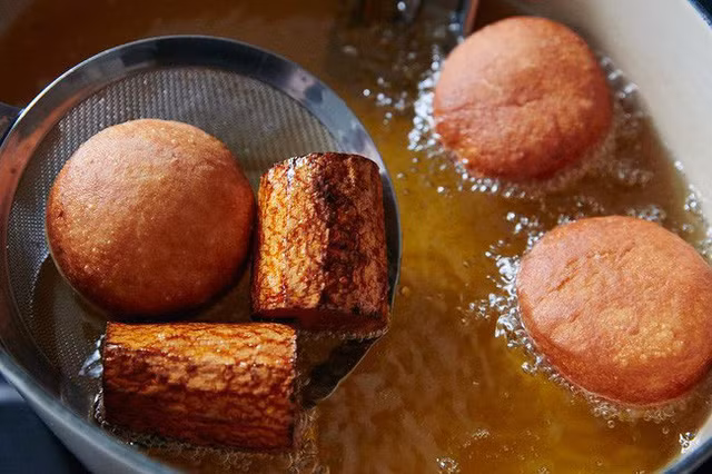 Cà rốt được ví như nam châm hút các cặn đen của dầu mỡ.