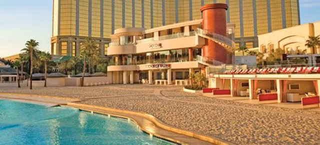 Quảng cáo: Nhìn ảnh này, ai mà chẳng muốn có kỳ nghỉ ở khách sạn Mandalay Bay, Las Vegas.