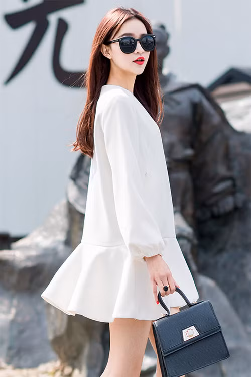 Váy trắng hạ eo. Ảnh internet