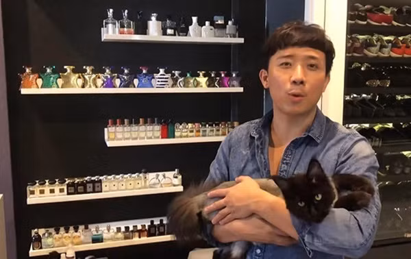 Cùng thú chơi hàng hiệu và thú cưng đắt tiền.