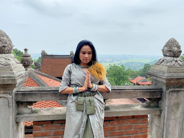 Hiện tại, cuộc sống ở tuổi 51 của "diva" là những tháng ngày bình yên với thiền, tu tập và hát.