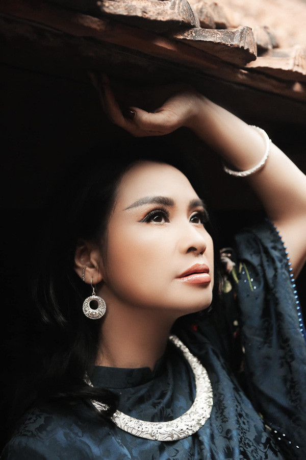 Nhan sắc của chị được đánh giá là vượt thời gian mà vẫn giữ được nét riêng không hề nhạt nhòa lẫn vào với những mỹ nhân Việt khác.