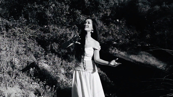 Xinh đẹp, giọng ca hay, Hồng Nhung lại gây tiếc nuối khi bước qua 2 cuộc hôn nhân đổ vỡ. Dù kín tiếng nhưng chị vẫn bị rò rỉ thông tin. Tuy nhiên, khi bước qua những sóng gió ấy, "Bống" lại bình yên hơn.