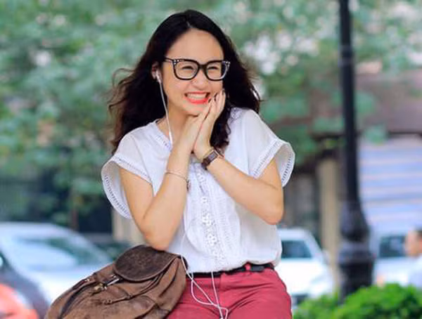 Bắt đầu xuất hiện trong các sự kiện truyền thông cùng mẹ Thanh Lam từ năm học lớp 8, lớp 9, cô gái sinh năm 1996 gây ấn tượng với người hâm mộ nhờ ngoại hình trong sáng và xinh đẹp. Vì ở gần Thanh Lam nên Thiện Thanh thừa hưởng tất cả những nét đẹp từ người mẹ nổi tiếng của mình.