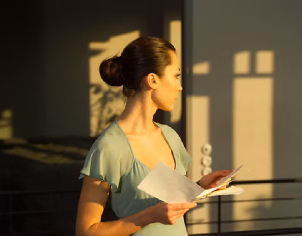 Ngày tái hôn vợ cũ gửi 1 bức thư, 2 tháng sau mở ra anh khụy xuống ảnh 1