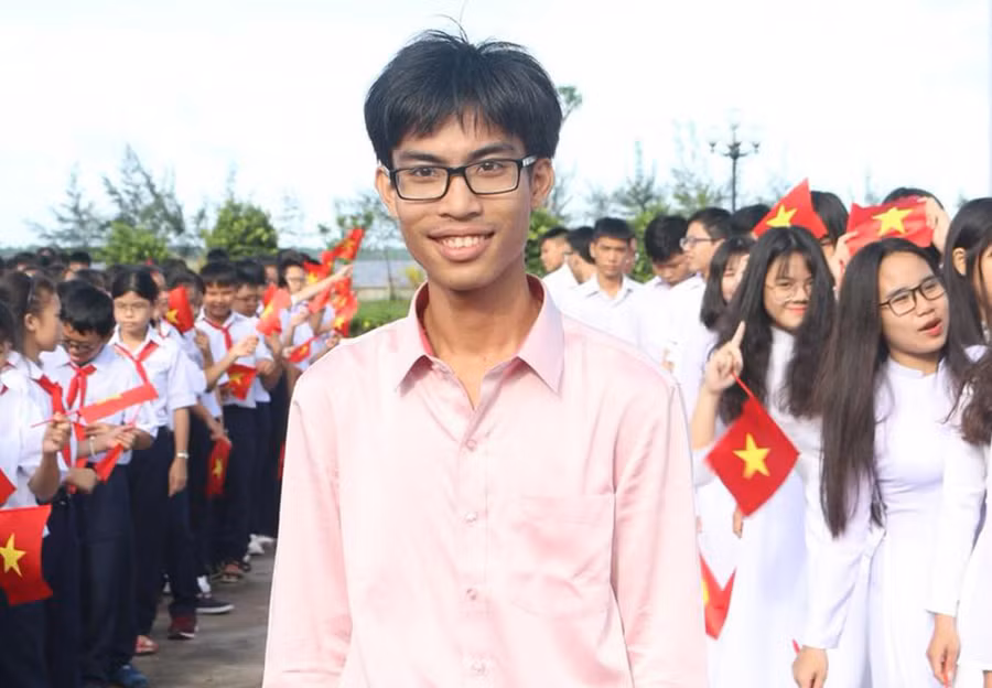 Thầy Lý Hoàng Luân