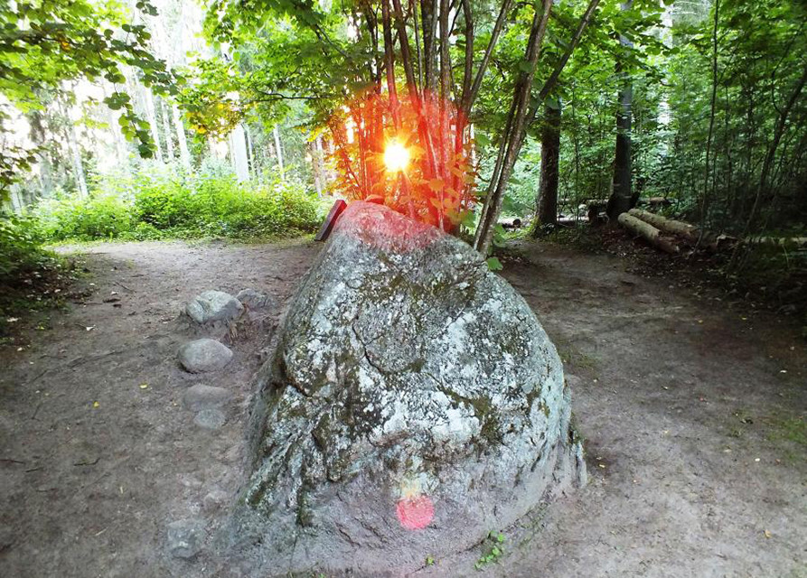 Một gò đá bí ẩn Một gò đá bí ẩn