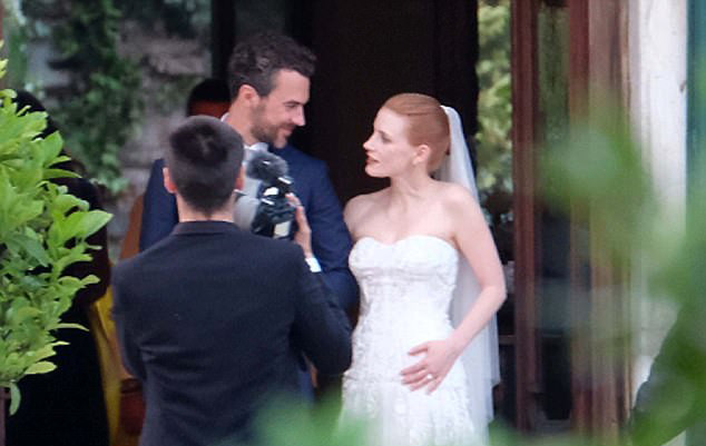 Ảnh chụp lén đám cưới của Jessica Chastain Ảnh chụp lén đám cưới của Jessica Chastain