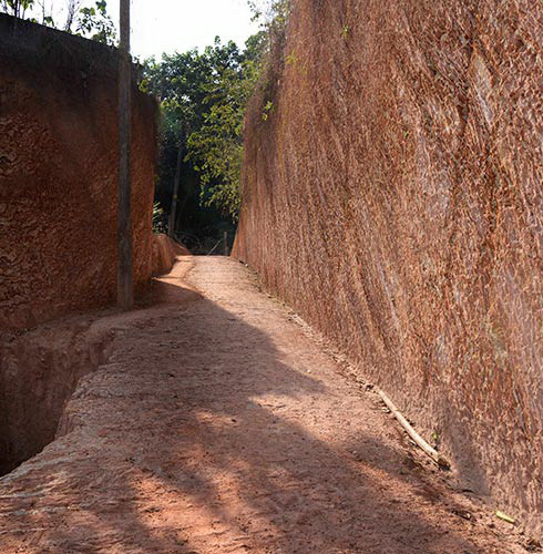 Con đường xuyên qua quả đồi đã hoàn thành Con đường xuyên qua quả đồi đã hoàn thành