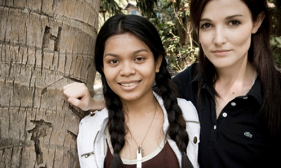 Sinet Chan (trái) và Tara Winkler (phải) từ Quỹ Nhi đồng Campuchia Sinet Chan (trái) và Tara Winkler (phải) từ Quỹ Nhi đồng Campuchia