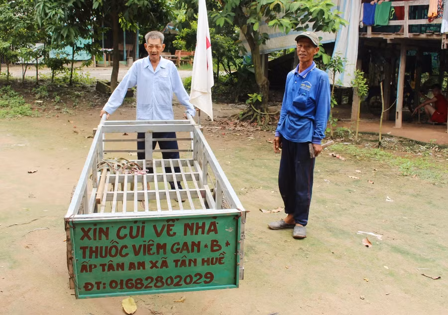 Ông Xiệp kéo xe đi làm việc thiện