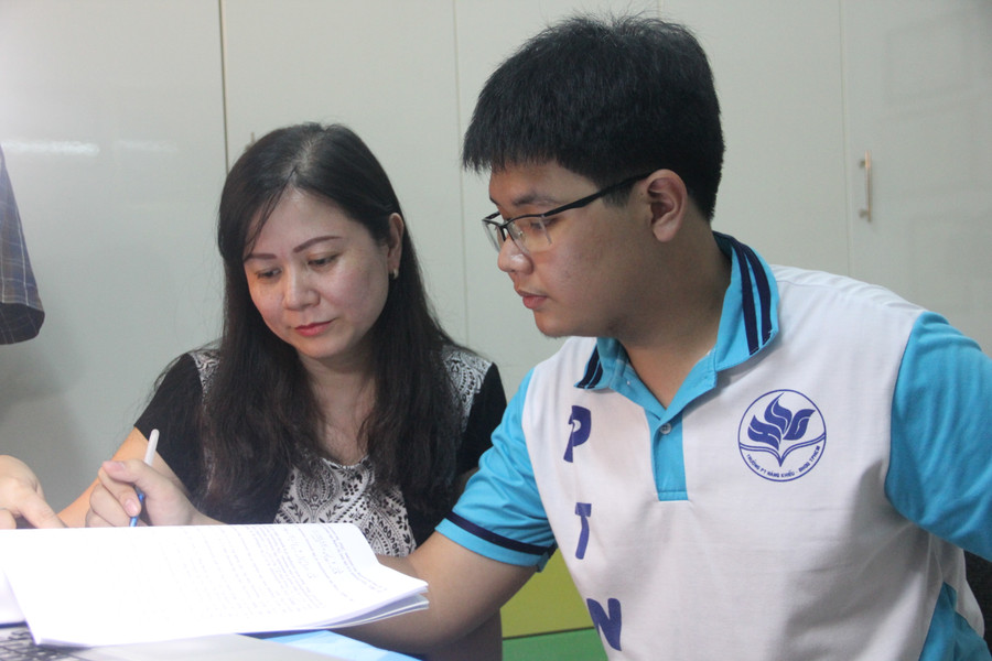 Phan Minh Hoàng và mẹ