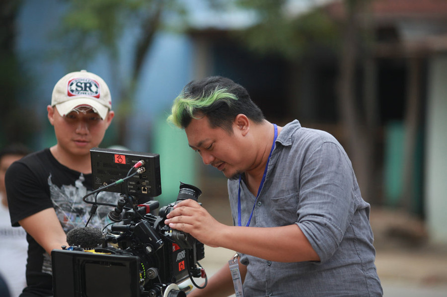 Phan Gia Nhật Linh tại phim trường