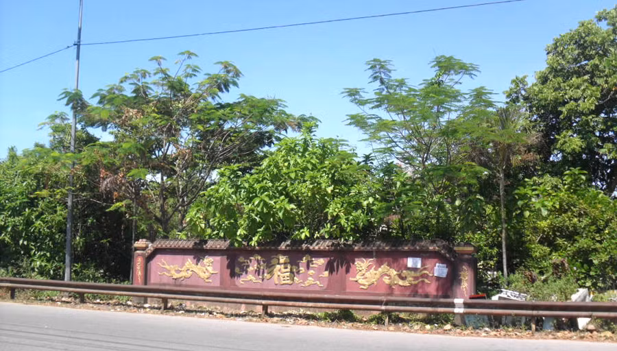 Bình phong phong thủy án ngữ trước đình làng Phổ Đông Bình phong phong thủy án ngữ trước đình làng Phổ Đông