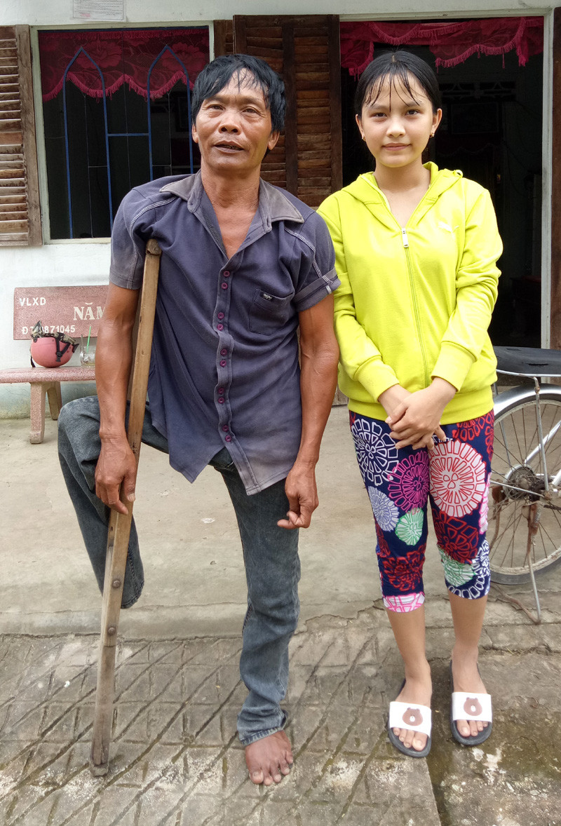 Anh Hồ Văn Tân cùng con gái Cẩm Thu Anh Hồ Văn Tân cùng con gái Cẩm Thu