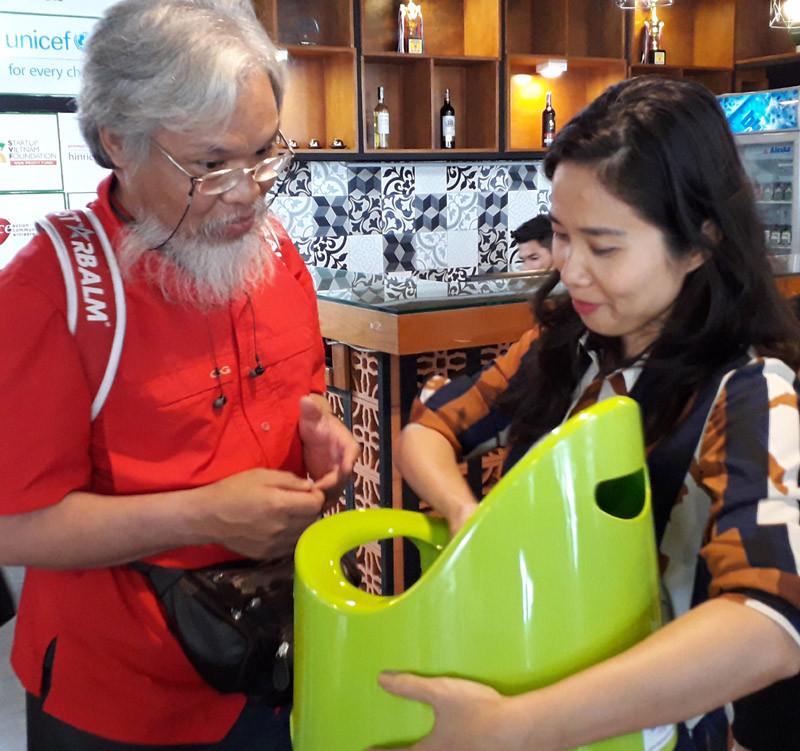 Một startup giới thiệu về sản phẩm tại Sihub