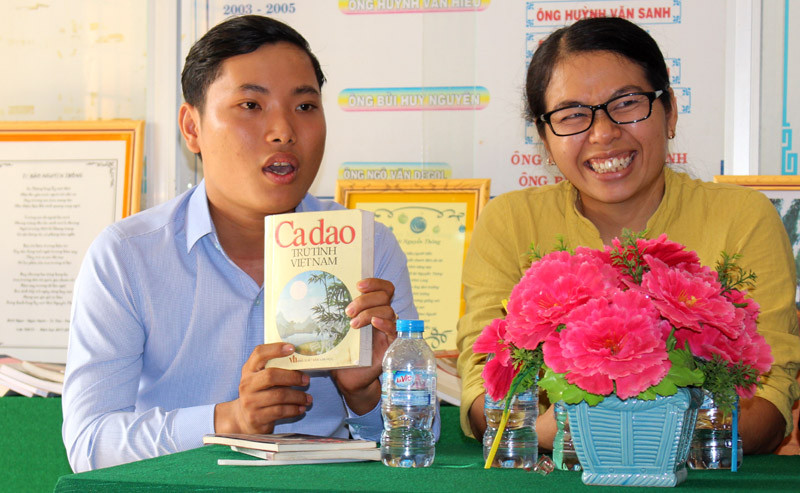 Trao đổi, giới thiệu sách văn học