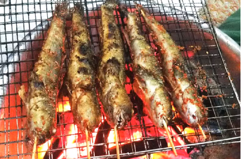 Món cá thòi lòi nướng muối ớt
