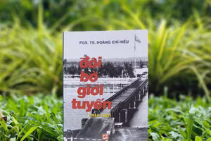Bìa sách "Đôi bờ giới tuyến (1954-1967)". (Ảnh: Quỳnh My).