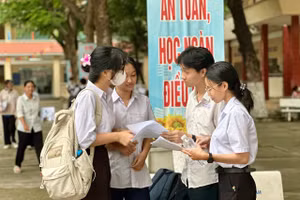 Thí sinh dự thi tốt nghiệp THPT 2024 tại Bình Dương. (Ảnh: Cẩm Anh).